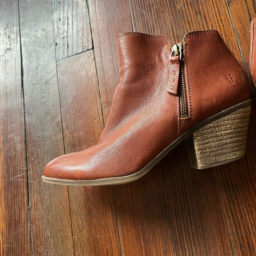 Frye Judith Double Zip Brown Leather Ankle Boots - Picture 3 of 7